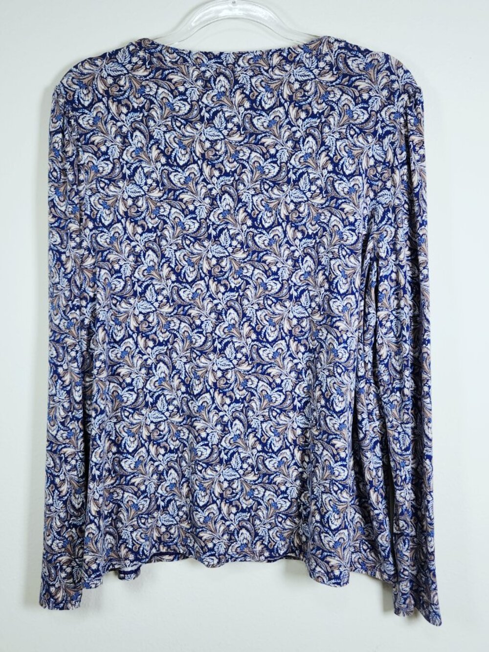 Croft Barrow Womens Top Size XL Blue Henley Long Sleeve Blue Smocked Shoulders - Picture 4 of 11